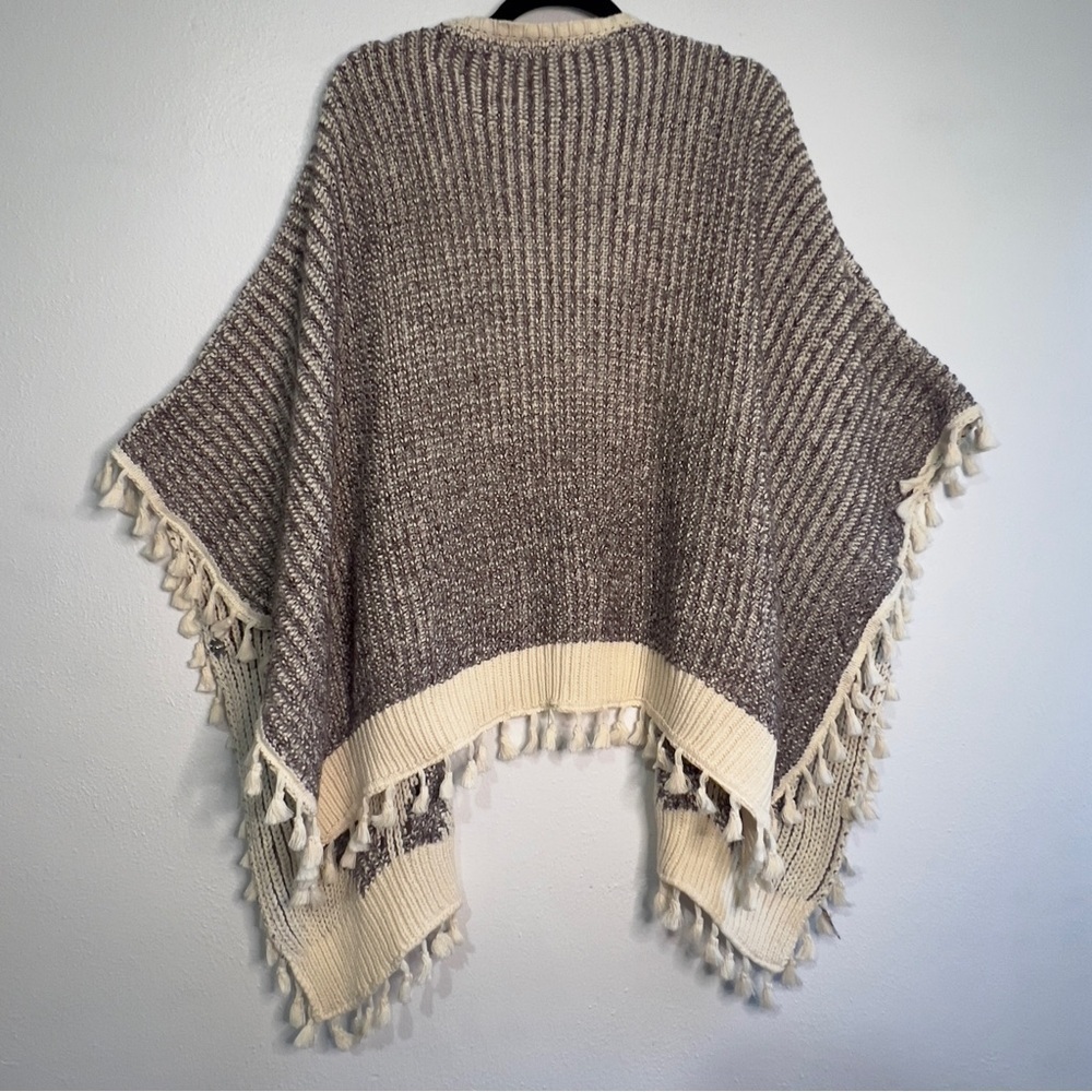 Anthropologie knitted poncho/shawl, cream & brown w/cream fringe, OS, Preowned. - Picture 5 of 7
